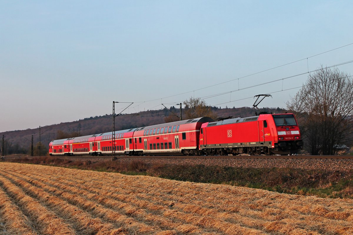 Nachschuss auf 146 234-0, als diese am Abend des 27.03.2020 ihren RE (Basel Bad Bf - Offenburg) bei Sexau über die Rheintalbahn in Richtung Emmendingen schob.