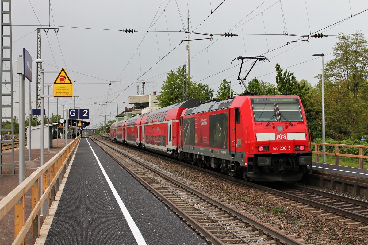 Nachschuss auf 146 236-5  Schwarzwaldbahn Erlebnispfard  am 25.04.2014 bei der Einfahrt mit einem RE aus Basel Bad Bf in Müllheim (Baden).
