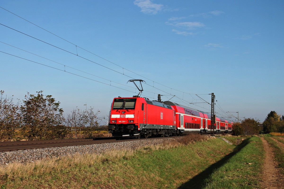 Nachschuss auf 146 238-1, welche am 31.10.2014 bei Hügelheim mit einem RE (Basel Bad Bf - Offenburg) vorbei fuhr.