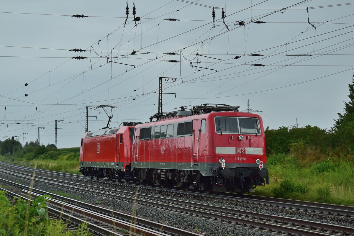 Nachschuss auf 146 247-2 zusammen mit 111 058 in Großkorbetha auf den Weg in Richtung Weißenfels.

Großkorbetha 10.08.2021