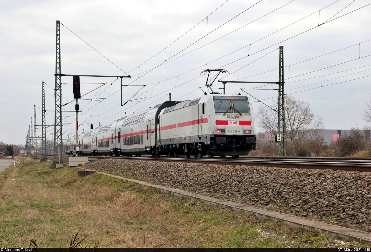 Nachschuss auf 146 559-0 als Leerfahrt in Halle-Bruckdorf, Alte Schmiede, Richtung Leipzig.

🧰 DB Fernverkehr
🚩 Bahnstrecke Magdeburg–Leipzig (KBS 340)
🕓 7.3.2021 | 11:10 Uhr