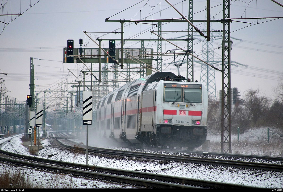 Nachschuss auf 146 562-4 DB als IC 2430 (Linie 56) von Leipzig Hbf nach Emden Hbf, der bei Kanena-Bruckdorf auf der Bahnstrecke Magdeburg–Leipzig (KBS 340) fährt. [4.2.2018 | 9:58 Uhr]