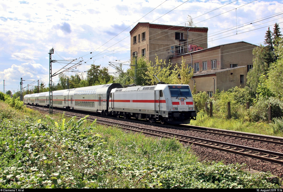 Nachschuss auf 146 577-2 DB als IC 2035 (Linie 56) von Norddeich nach Leipzig Hbf, der in Gommern auf der Bahnstrecke Biederitz–Trebnitz (KBS 254) fährt.
[10.8.2019 | 11:16 Uhr]