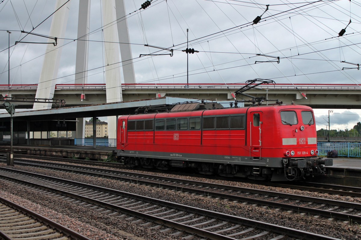 Nachschuss auf 151 129-4 als sie am 24.05.2014 als Lz durch den Bahnhof Ludwigshafen (Rhein) Hbf gen Mannheim fuhr.