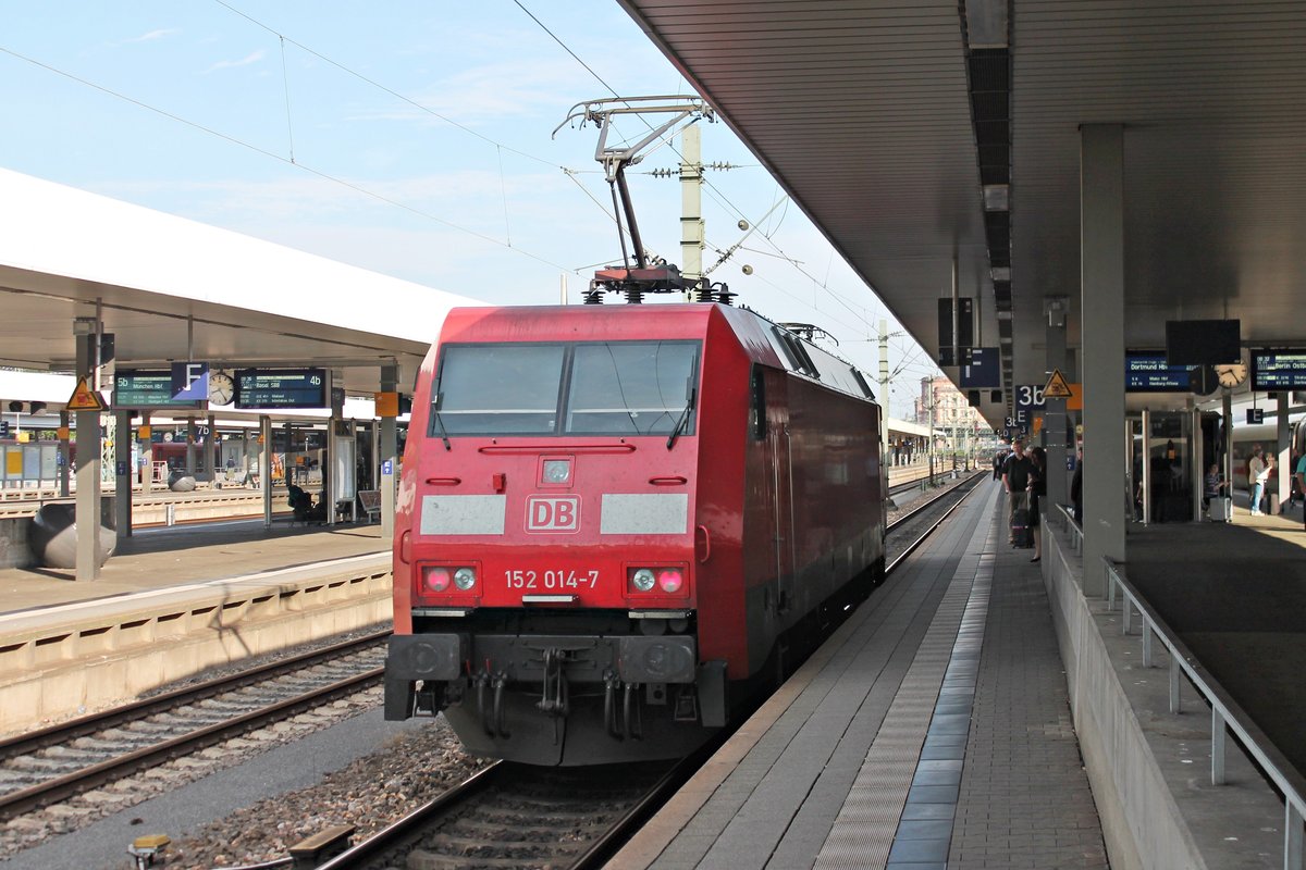 Nachschuss auf 152 014-7, als diese am Morgen des 22.06.2019 als Lokzug (Mannheim Rbf - Ludwigshafen BASF Ubf) durch den Hauptbahnhof von Mannheim gen Rheinbrücke fuhr.