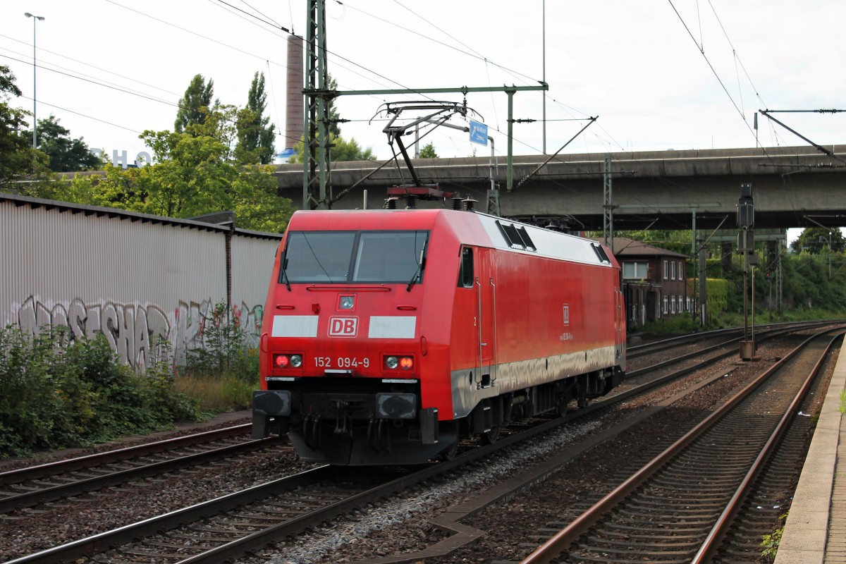 Nachschuss auf 152 094-9 als sie am 13.08.2014 als Tfzf gen Hafen durch Harburg fuhr.