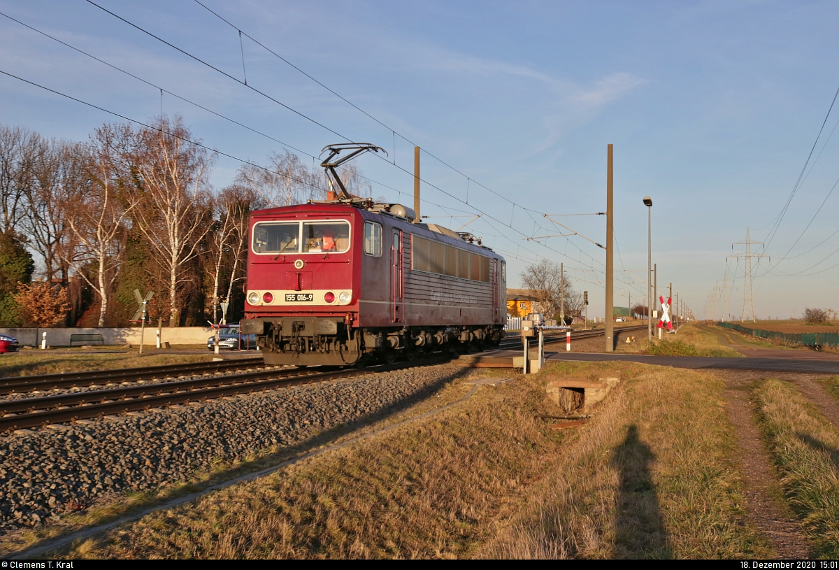 Nachschuss auf 155 016-9 als Tfzf Richtung Köthen an der Blockstelle (Bk) Braschwitz.

🧰 Cargo Logistik Rail Service GmbH (CLR)
🚩 Bahnstrecke Magdeburg–Leipzig (KBS 340)
🕓 18.12.2020 | 15:01 Uhr