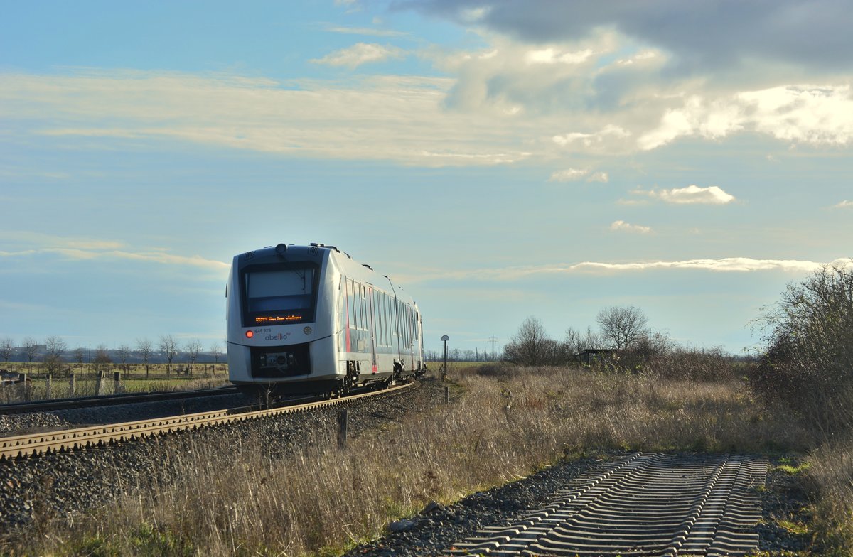 Nachschuss auf 1648 426 auf den Weg nach Aschersleben. Rechts sind die Überreste des Balkan nach Quedlinburg zu sehen. Der Verkehr wurde dort am 13. Dezember 2003 eingestellt.

Frose 10.01.2020