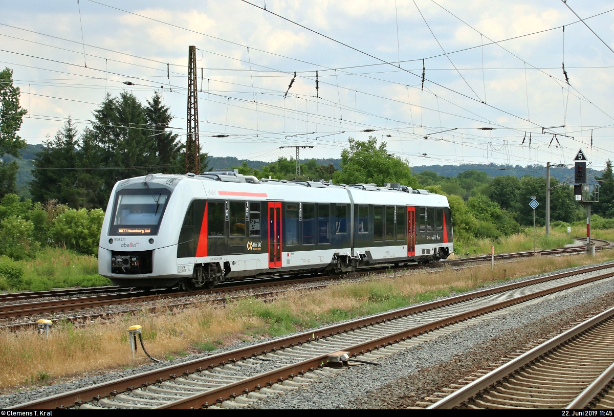 Nachschuss auf 1648 433-8 (Alstom Coradia LINT 41) von Abellio Rail Mitteldeutschland als RB 80575 (RB77) von Wangen(Unstrut) nach Naumburg(Saale)Ost, die Naumburg(Saale)Hbf auf Gleis 4 verlässt.
Aufgenommen am Ende des Bahnsteigs 1.
[22.6.2019 | 11:45 Uhr]