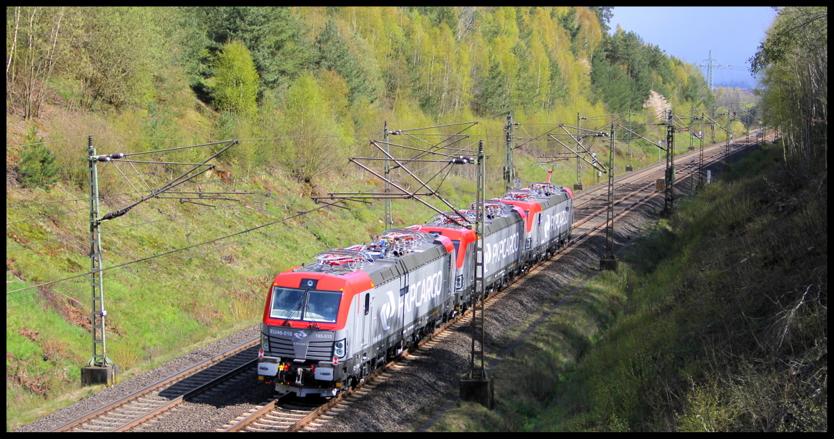 Nachschuss auf 193 510 der PKP Cargo am 26.04.16 bei Fulda