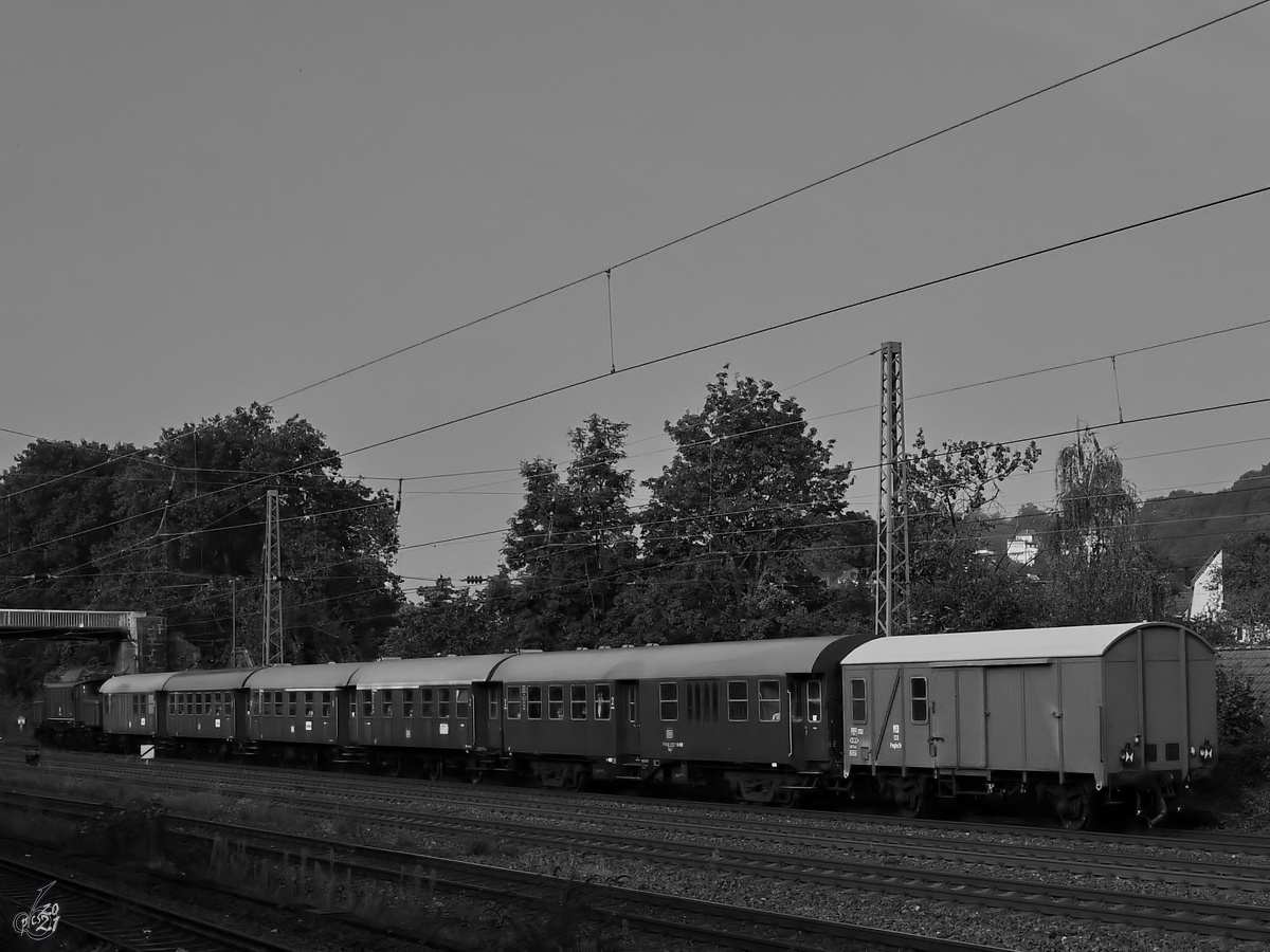 Nachschuss auf den vom 194 158-2 gezogenen Sonderzug. (Wuppertal, September 2021)