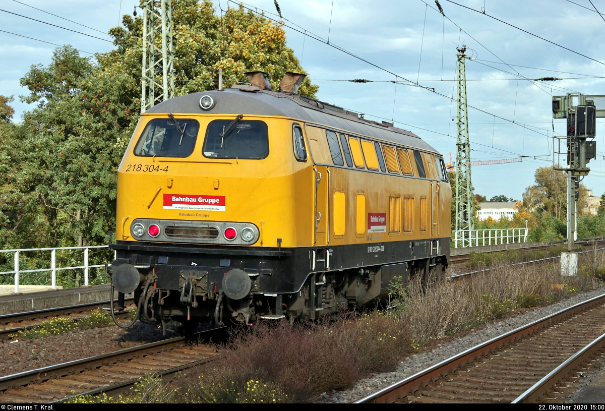 Nachschuss auf 218 304-4 (Lok 42) als Tfzf, die den Bahnhof Magdeburg-Neustadt in nordöstlicher Richtung durchfährt.

🧰 DB Bahnbau Gruppe GmbH
🕓 22.10.2020 | 15:00 Uhr