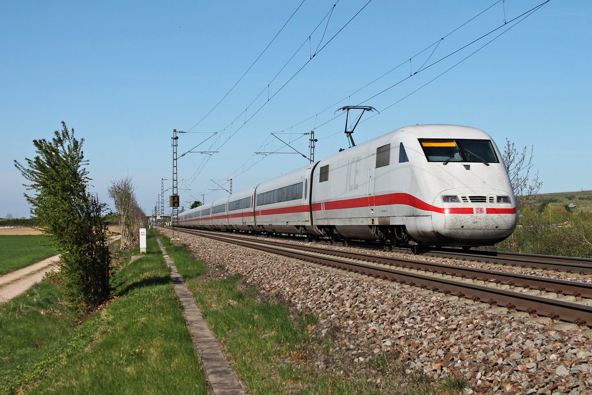 Nachschuss auf 401 004-7/401 068-2  Fulda  am 07.04.2017 als ICE 274 (Basel SBB - Berlin Ostbahnhof), als sie bei Hügelheim über die KBS 703 inj Richtung Freiburg (Breisgau).