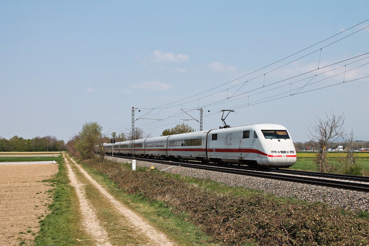 Nachschuss auf 401 067-4  Garmisch-Partenkirchen , als dieser am Nachmittag des 09.04.2020 als ICE 276 (Basel Bad Bf - Berlin Ostbahnhof) südlich von Buggingen über die Rheintalbahn in Richtung Freiburg (Breisgau) fuhr.