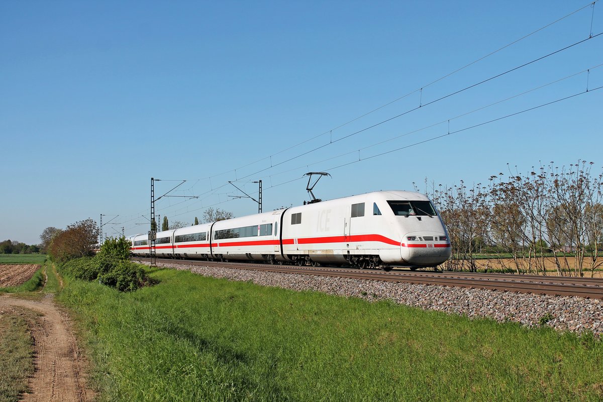 Nachschuss auf 401 558-2  Gütersloh , als dieser am 05.05.2016 bei Hügelheim auf der Rheintalbahn auf dem Weg nach Basel SBB war.