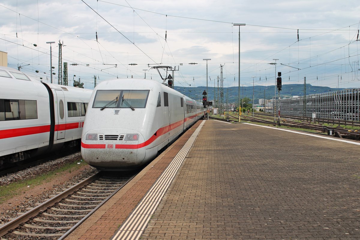 Nachschuss auf 401 572-3, als dieser am 04.08.2015 aus Basel Bad Bf in Richtung Basel SBB fuhr.