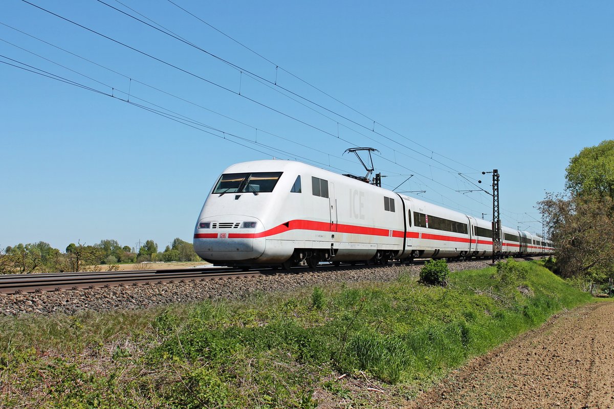 Nachschuss auf 401 584-8  Bruchsal , als dieser am 05.05.2016 bei Scherzingen auf der Rheintalbahn von der Schweiz nach Norddeutschland unterwegs war und in kürze einen Zwischenstop in Freiburg (brsg) Hbf einlegen wird.