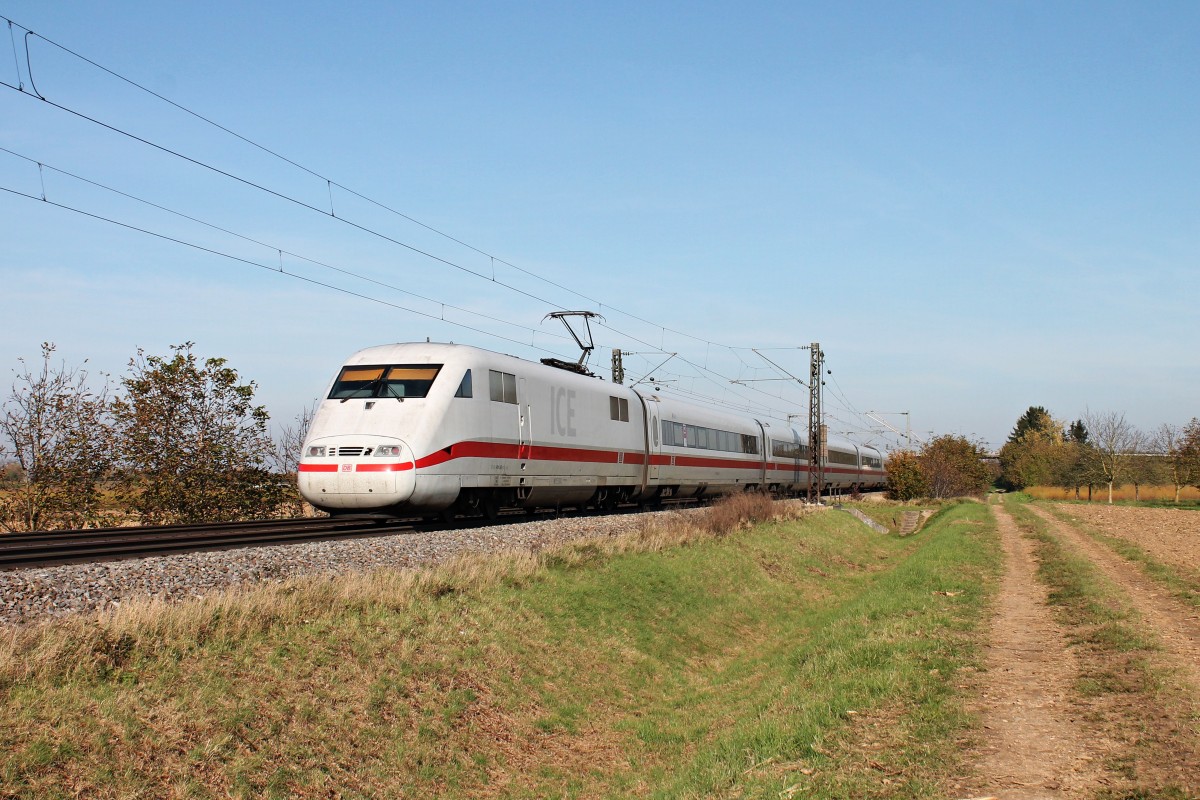 Nachschuss auf 401 587-1  Fulda  am 31.10.2014, als dieser bei Hügelheim in Richtung Freiburg im Breisgau fuhr.