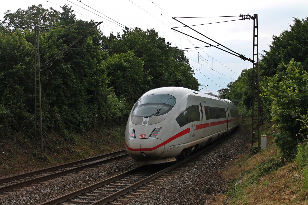 Nachschuss auf 403 012-8  Montabauer , der am 25.06.2013 zusammen mit 403 555-6 von Dortmund Hbf / Kln Hbf nach Basel SBB fuhren. Hier sind die zwei Triebwagen sdlich von Schallstadt.