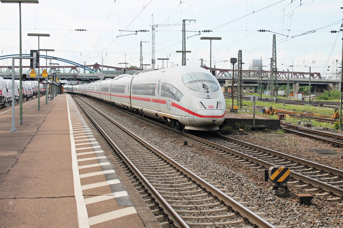 Nachschuss auf 403 024-3, der am 05.09.2014 zusammen mit 403 517-6 durch den Bahnhof von Weil am Rhein in Richtung Basel Bad Bf fuhr.