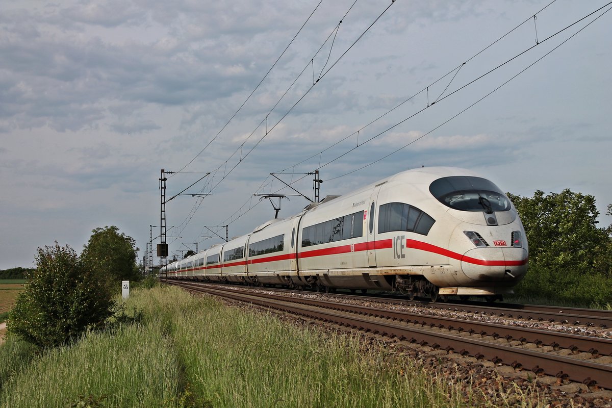 Nachschuss auf 403 533-3  Esslingen am Neckar  und 403 009-4  Aalen  am 12.05.2015, als sie als ICE ___ (Basel SBB - Köln Hbf/Dortmund Hbf) auf dem Weg zum nächsten Zwischenhalt in Freiburg (Brsg) Hbf waren.