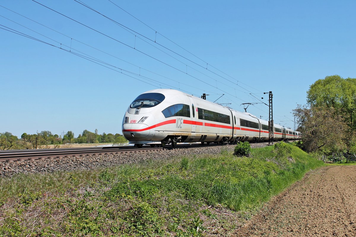 Nachschuss auf 403 561-4  Celle , der am 05.05.2016 als ICE ___ (Basel SBB - Köln Hbf/Dortmund Hbf) zusammen mit 403 558-2  St. Ingbert  bei Scherzingen gen Freiburg (Brsg) Hbf fuhren.