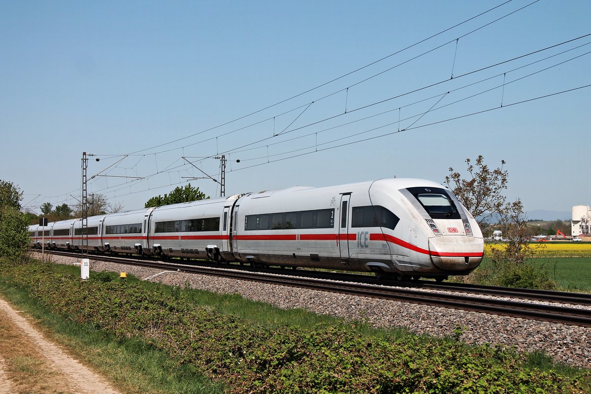 Nachschuss auf 412 019 (9019/5812 019-8), als dieser am Nachmittag des 22.04.2020 als ICE 70 (Basel Bad Bf - Hamburg Altona) südlich von Buggingen über die KBS 702 durchs Markgräflerland in Richtung Freiburg (Breisgau) fuhr.