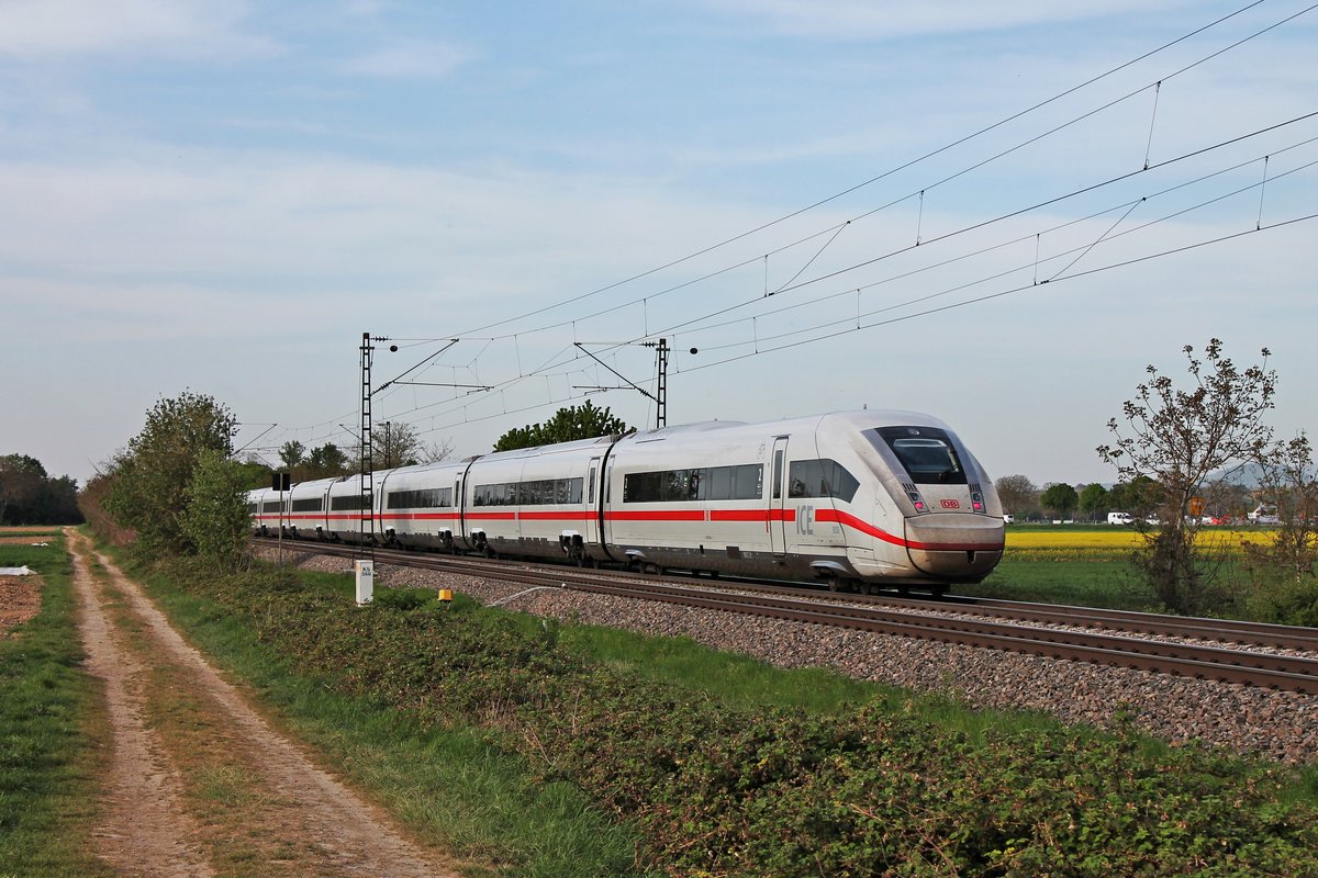 Nachschuss auf 412 036 (9036/5812 036-2), als dieser am Abend des 21.04.2020 als ICE 272 (Basel Bad Bf - Hamburg Altona) südlich von Buggingen über die Rheintalbahn in Richtung Freiburg (Breisgau) fuhr.