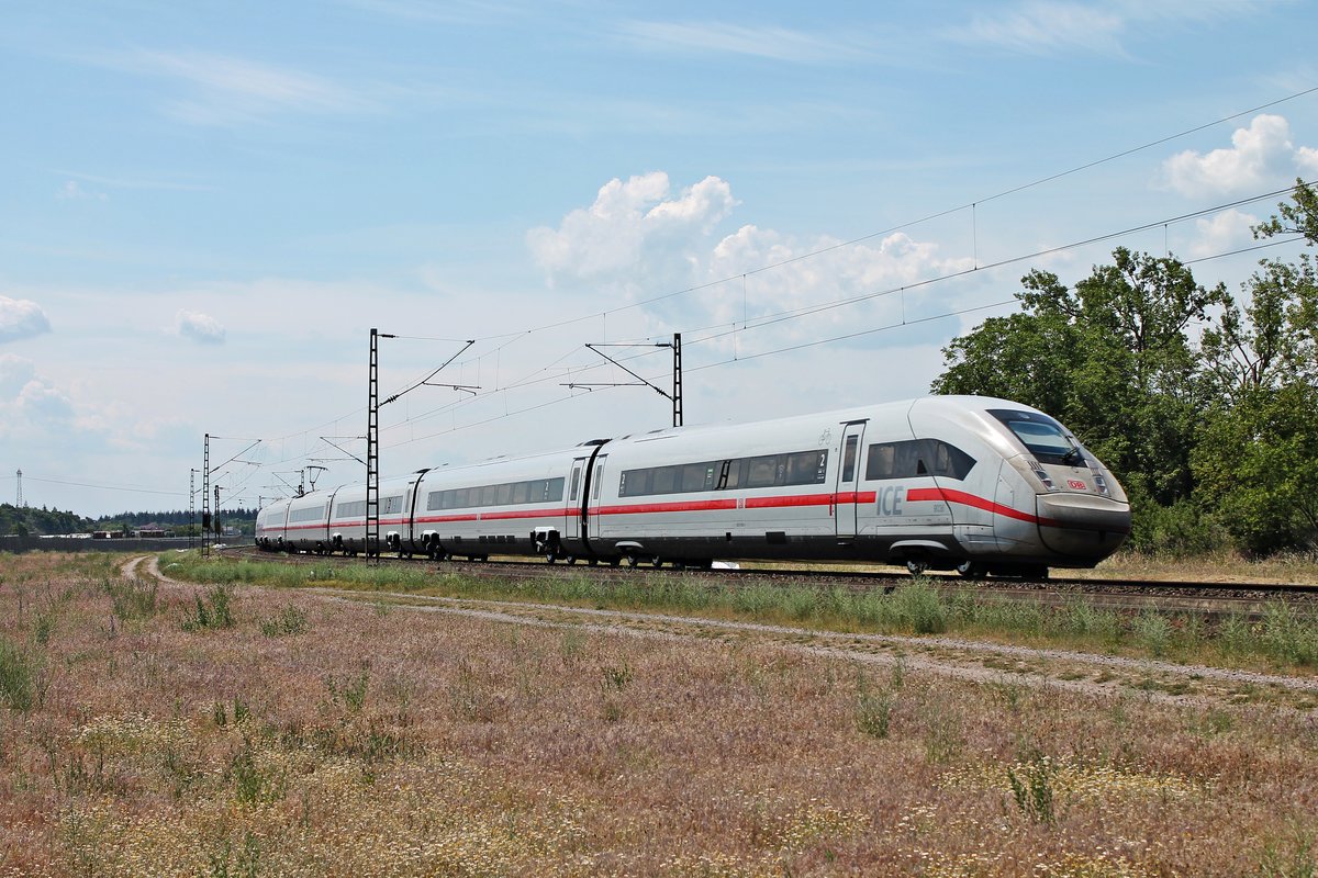 Nachschuss auf 412 036 (9036/5812 036-2), als dieser am Mittag des 03.06.2020 als ICE 595 (Berlin Gesundbrunnen - München Hbf) nördlich von Waghäusel über die KBS 700 in Richtung Graben-Neudorf/Bruchsal fuhr.