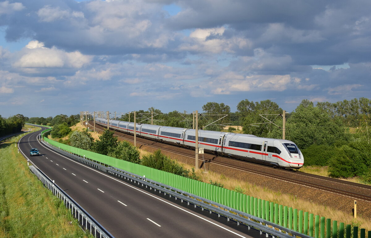 Nachschuss auf eine 412er in Oebisfelde auf den Weg nach Berlin.

Oebisfelde 31.07.2021