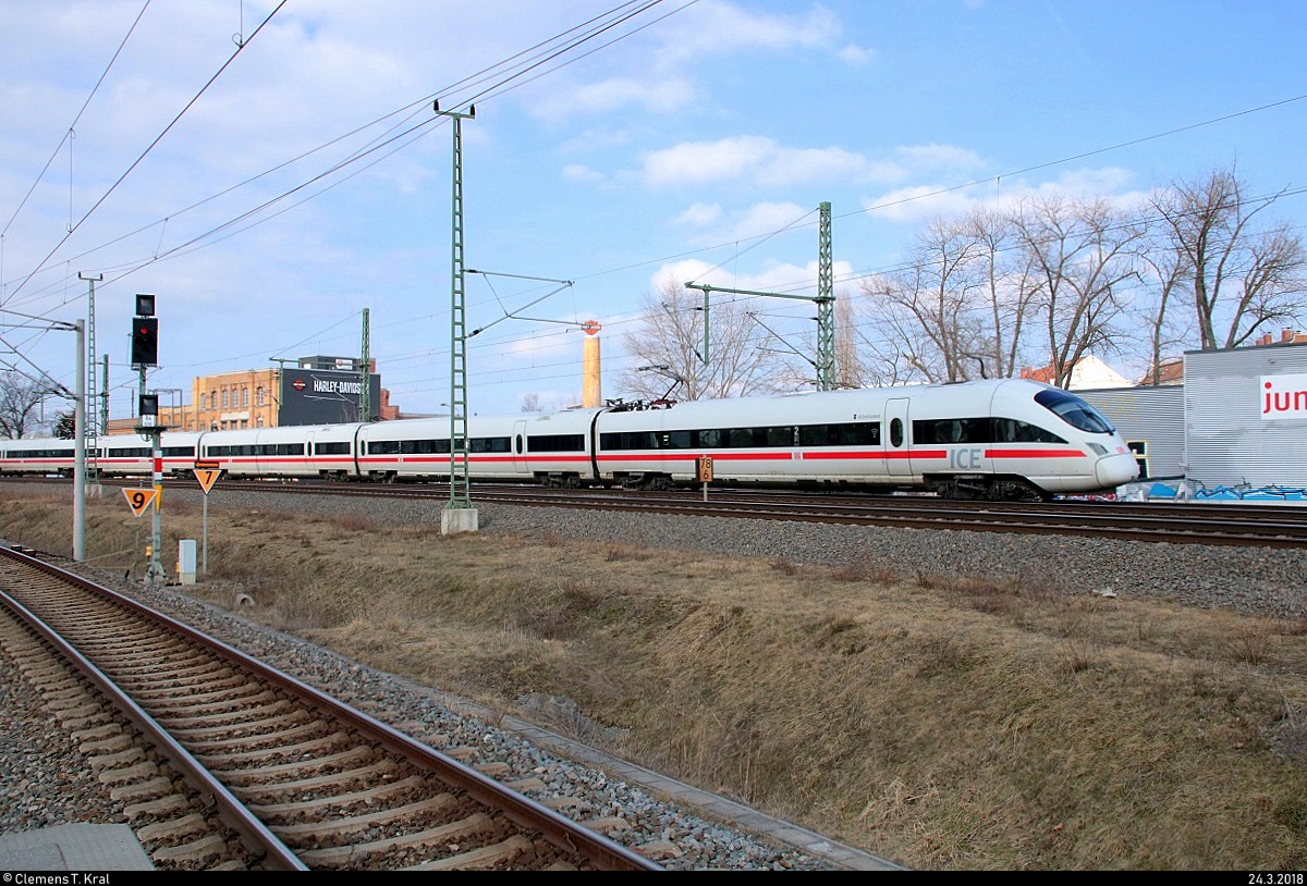 Nachschuss auf 415 503 (Tz 1503  Altenbeken ) und 411 206-6 (Tz 1102  Neubrandenburg ) als ICE 1556 (Linie 50) von Dresden Hbf nach Wiesbaden Hbf, die am Hp Leipzig Nord auf der Neubaustrecke Erfurt–Leipzig/Halle (KBS 580) fahren. [24.3.2018 | 15:39 Uhr]