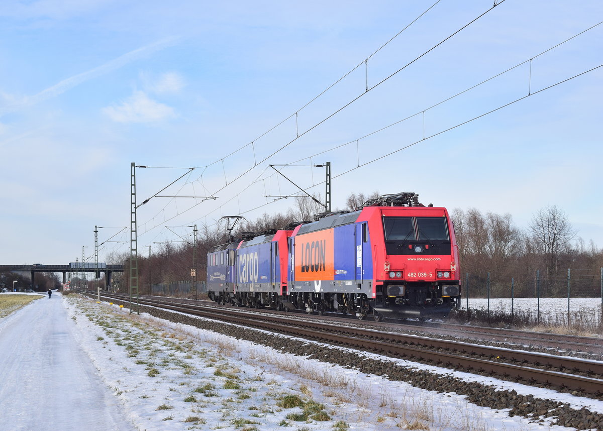 Nachschuss auf 421 371 sowie 484 013 und 482 039 welche unverkennbar für Locon im Einsatz war bei Kaarst auf den Weg nach Krefeld.

Kaarst 14.02.2021
