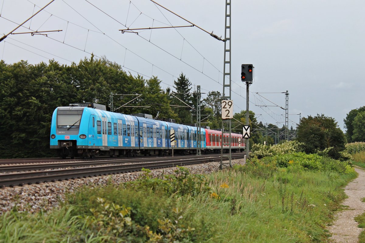 Nachschuss auf 423 711-1  Bahnland Bayern , als dieser am 12.09.2017 zusammen mit 423 362-3 als S4 (Geltendorf - Ebersberg) bei Zorneding in Richtung Süden fuhren.