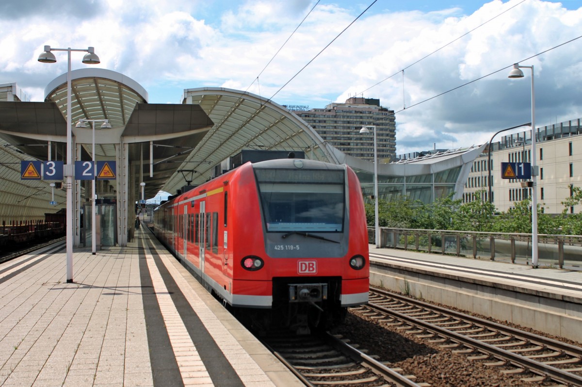 Nachschuss auf 425 119-5 bei der Einfahrt in Ludwigshafen (Rhein) Mitte als RB 44 nach Mainz Hbf. (24.05.2014)
