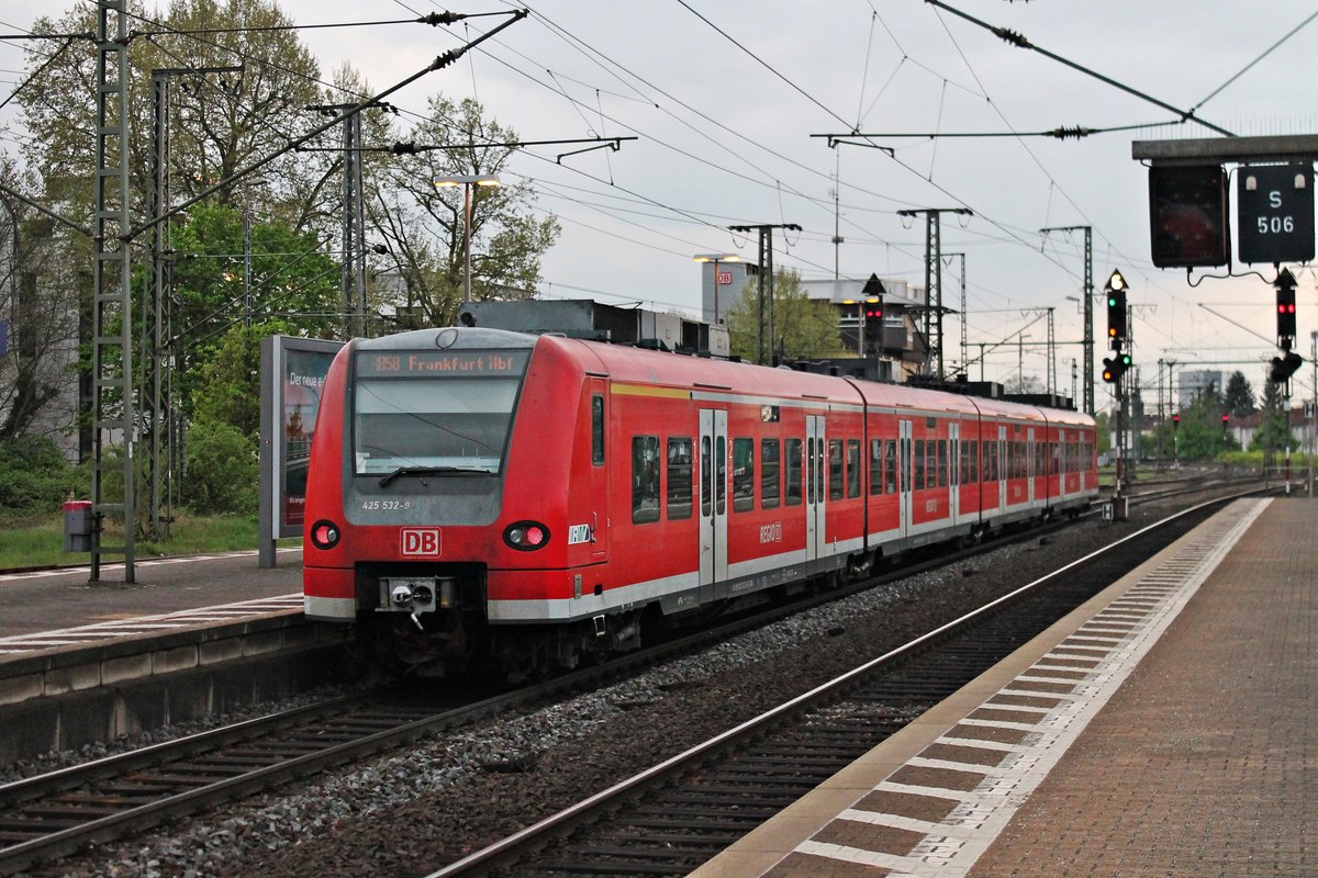 Nachschuss auf 425 532-9, welcher am 16.04.2017 als RB 58 nach Frankfurt (Main) Hbf aus dem Südbahnhof gen Zielbahnhof fuhr.