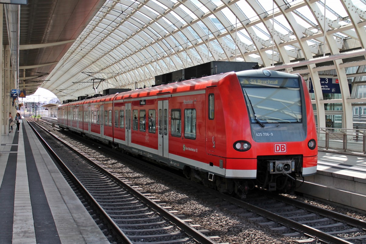 Nachschuss auf 425 706-9  Mannheim  am 24.05.2014 als S4 nach Bruchsal in Ludwigshafen (Rhein) Mitte.