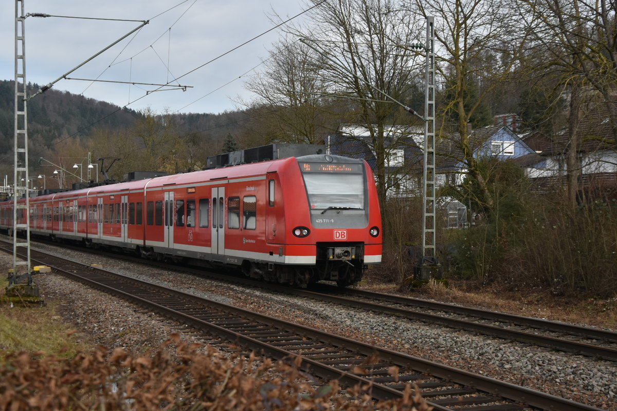 Nachschuss auf den 425 711, der als zweiter Halbzug einer S1 Doppeleinheit in Mannheim Hbf endet und dessen Führungstriebwagen weiter nach Homburg Saar fährt. Neckargerach den 15.2.2020