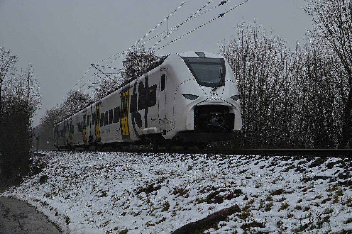 Nachschuß auf den 463 535-5 auf dem Weg nach Heidelberg als S51 hat er gerade Aglasterhausen verlassen. 28.1.2021