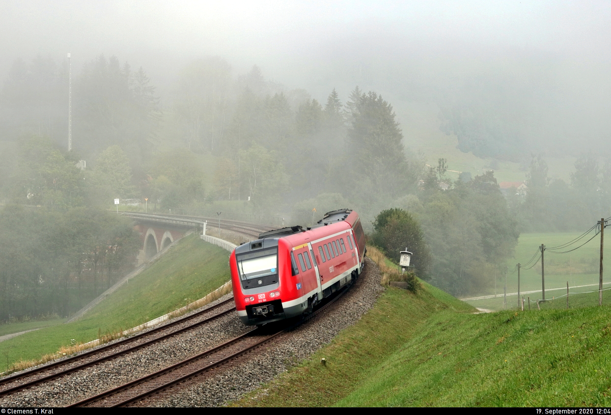 Nachschuss auf 612 150-2 (Bombardier RegioSwinger) bei Unterthalhofen (Stiefenhofen).

🧰 DB Regio Bayern
🚝 RE 3286 Augsburg Hbf–Lindau Hbf
🚩 Bahnstrecke München–Lindau (Allgäubahn (Bayern) | KBS 970)
🕓 19.9.2020 | 12:04 Uhr