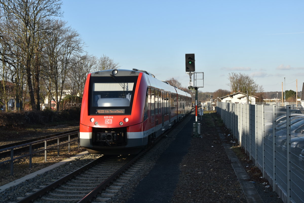 Nachschuß auf den 620 014 der als RE22 nach Köln Deutz Messe gerade Weilerswist verlässt am Freitag den 16.2.2018