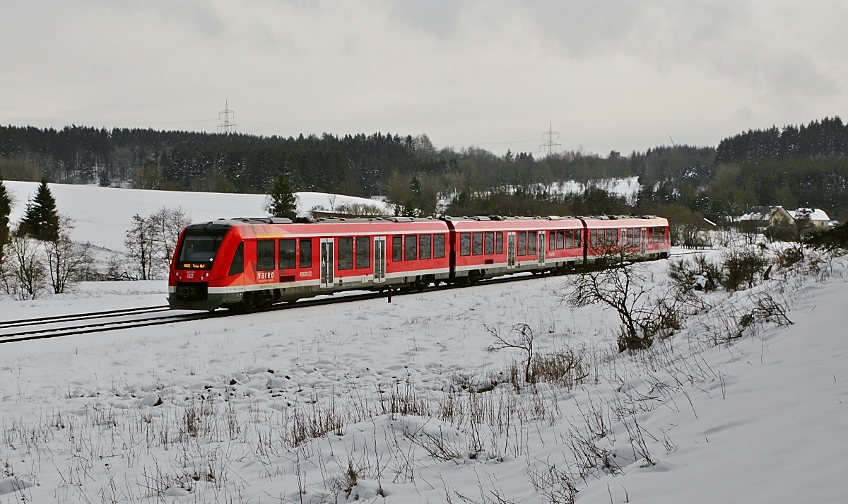 Nachschuss auf 620 024/524, der über die Eifelhöhen nach Blankenheim (Wald) fährt (28.02.2020)