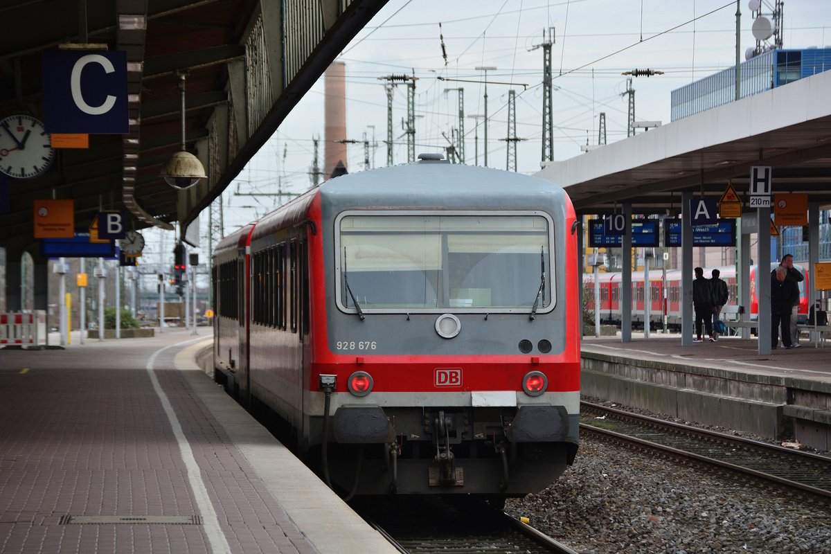 Nachschuss auf 628 676 bei der Durchfahrt des Dortmunder Hbf am 25.2.2017

Dortmund 25.02.2017