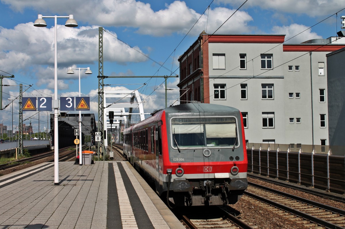 Nachschuss auf 629 004 in Ludwishafen (Rhein) Mitte am 24.05.2014 auf seinem Weg nach Mannheim Hbf.