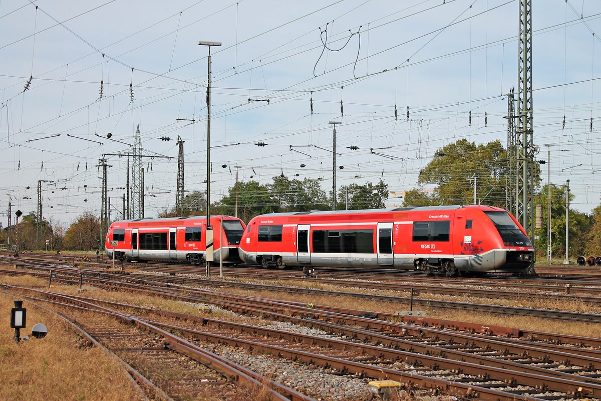 Nachschuss auf 641 016  Grenzach-Wyhlen  am Nachmittag des 04.10.2017, als dieser zusammen mit 641 001  Rheinfelden  im Badischen Bahnhof von Basel rangiert. (Fotostandpunkt von öffentlich zugänglichen Parkplatz)