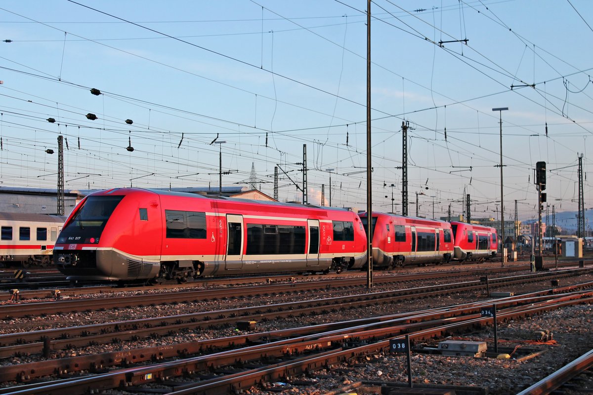 Nachschuss auf 641 017, als dieser am 14.02.2018 zusammen mit 641 011  Haltingen  und 641 015 als Leerzug aus dem BW Haltingen in den Badischen Bahnhof von Basel einfuhr, um später als RB nach Lauchringen gen Hochrhein zu starten.