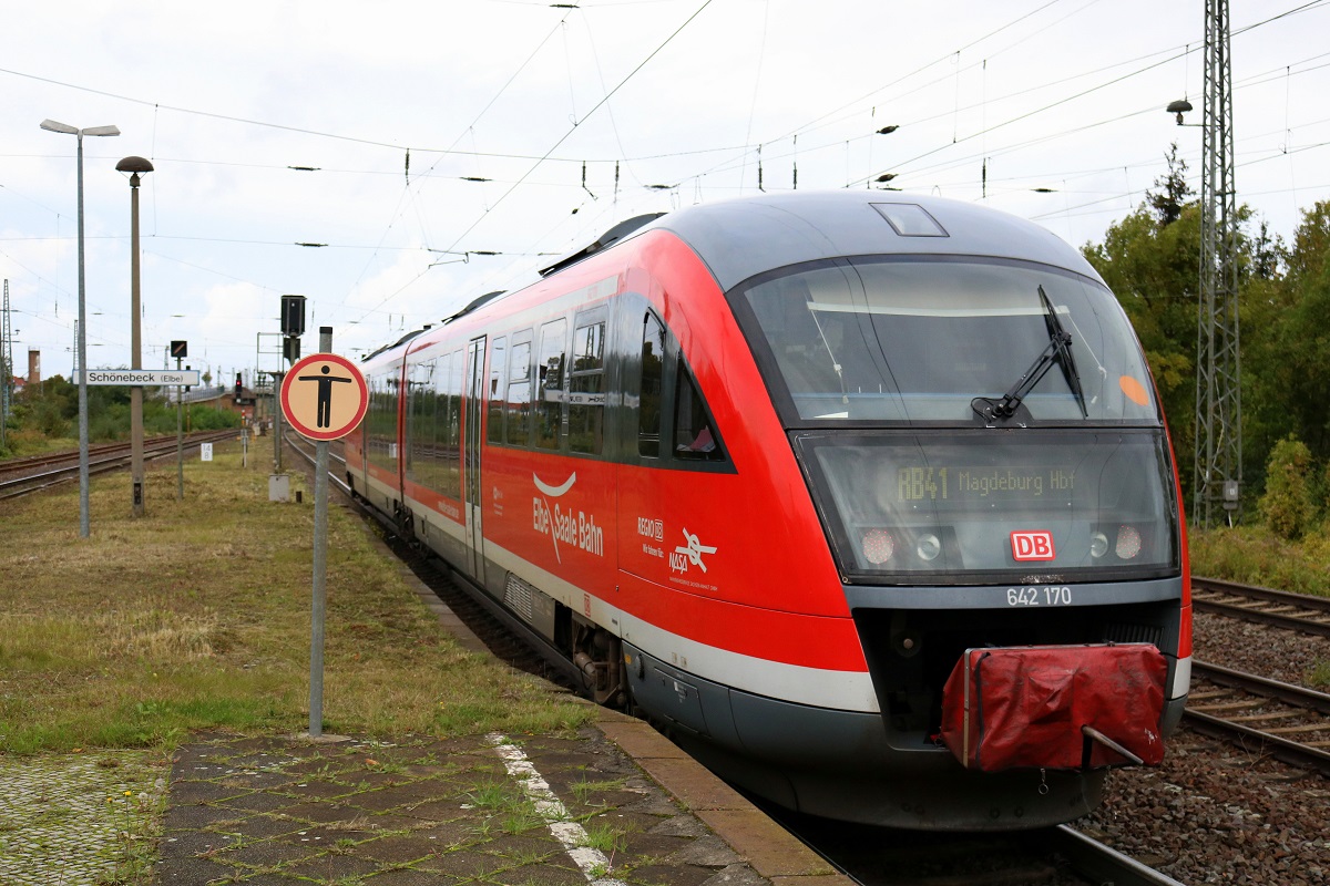 Nachschuss auf 642 170 (Siemens Desiro Classic) der Elbe-Saale-Bahn (DB Regio Südost) als RB 26476 (RB41) von Aschersleben nach Magdeburg Hbf, der den Bahnhof Schönebeck(Elbe) auf Gleis 4 verlässt. [7.10.2017 | 10:32 Uhr]