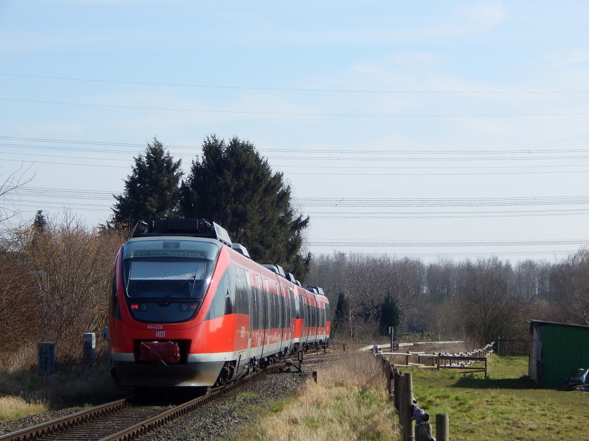 Nachschuss auf 644 019 und 644 028 als RB38 nach Köln Messe/Deutz in Paffendorf. Rechts zweigt ein kuzes Anschlussgleis ab. 

Paffendorf 14.03.2016