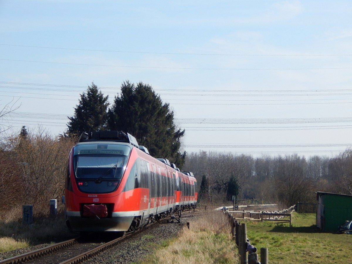 Nachschuss auf 644 019 und 644 028 als RB38 nach Köln Messe/Deutz in Paffendorf. Rechts zweigt ein kuzes Anschlussgleis ab. 

Paffendorf 14.03.2016