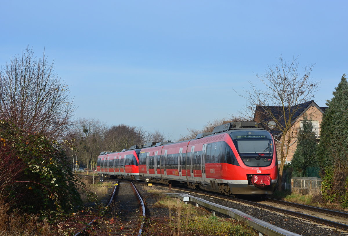 Nachschuss auf 644 019 in Paffendorf Richtung Bedburg.

Paffendorf 21.12.2016