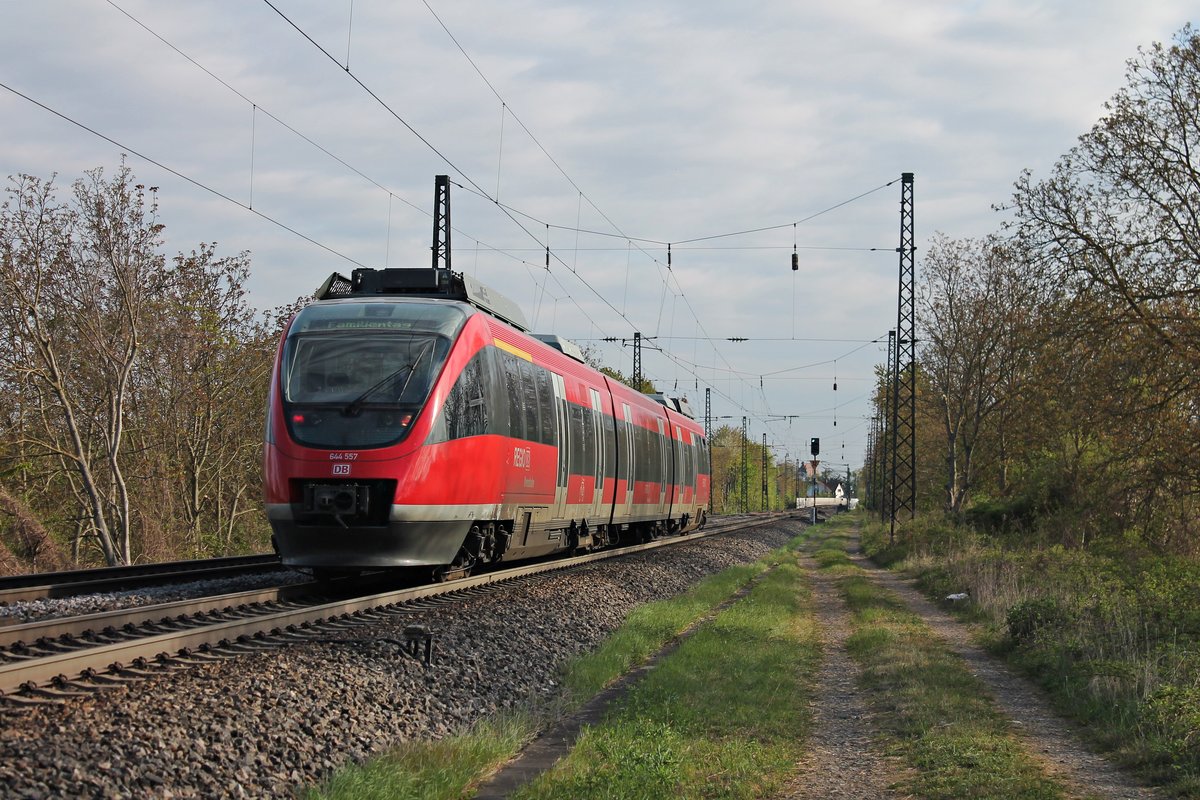 Nachschuss auf 644 557  Familientag ,als dieser am Morgen des 13.04.2017 als Leerzug durch Heitersheim gen Freiburg (Breisgau) fuhr.